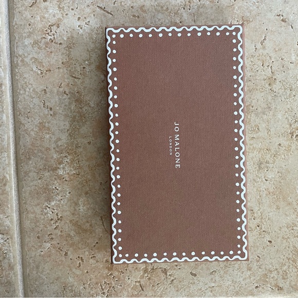 Jo Malone Gift Box - Picture 2 of 6